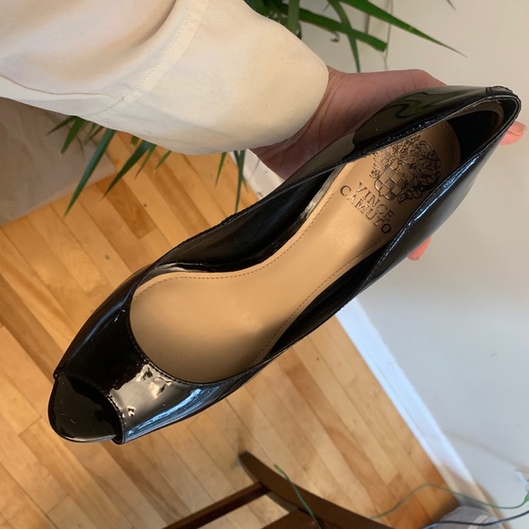 Vince Camuto peep-toed patent leather. - Picture 3 of 3